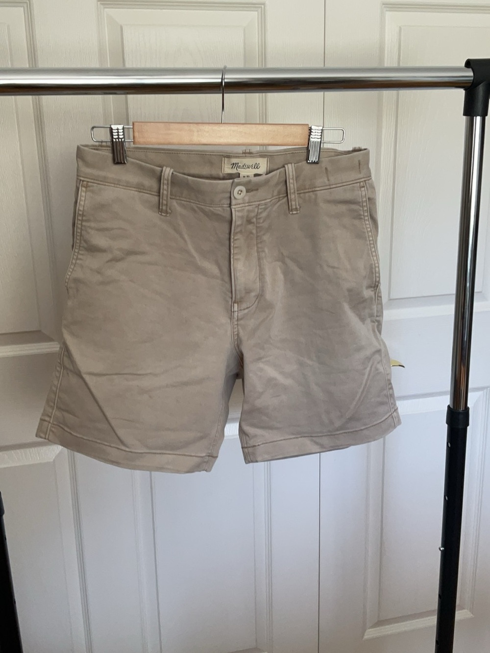 Madewell Men's Flat Front Chino Shorts in Khaki Beige